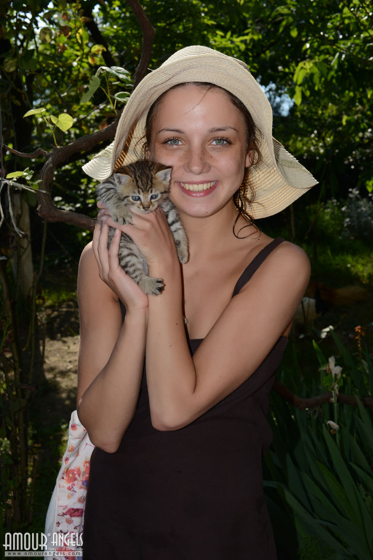 Nensi: BEACH PLAYTIME. Lovely beach