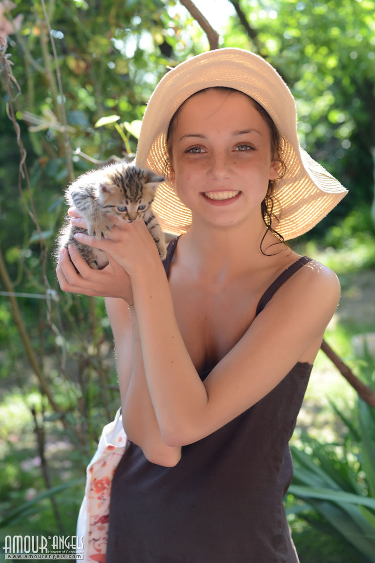 Nensi: BEACH PLAYTIME. Lovely beach