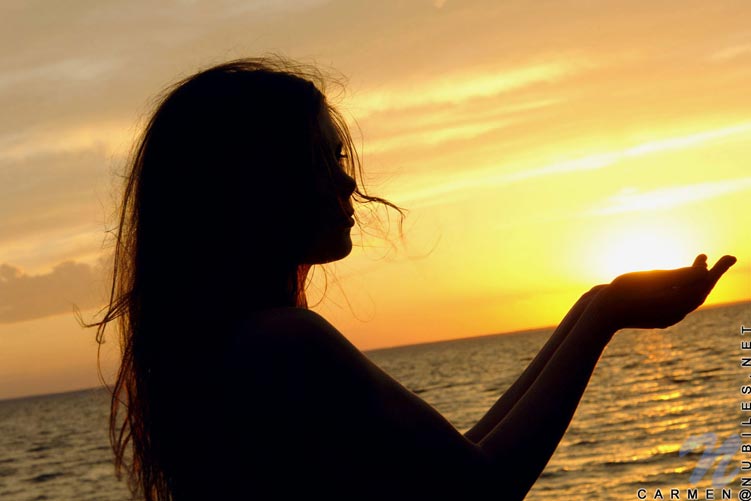 Virgin natural teen playing and posing nude on the tree trunk really seducing