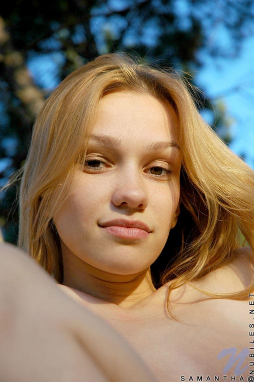 Big titted blonde samantha posing her tempting body in the sun