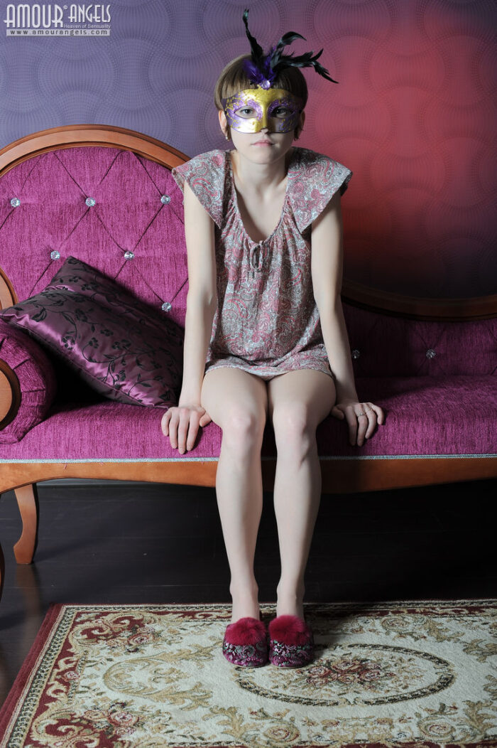 Nelli: MYSTERY. Erotic teen pics