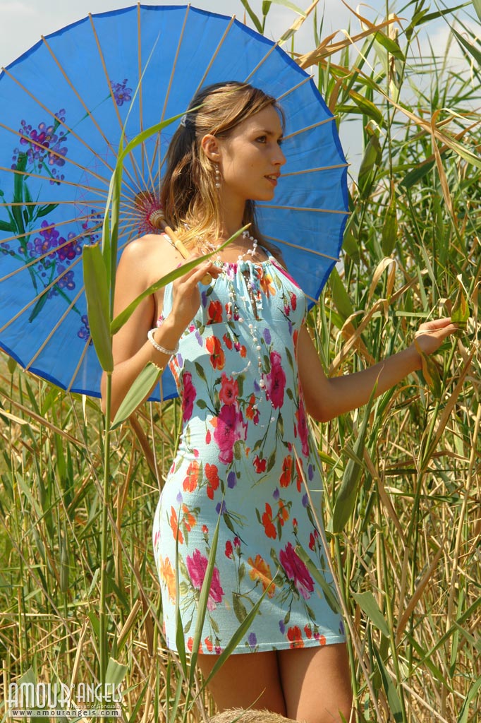 Alizeya: ALIZ UMBRELLA. Summer art of nude