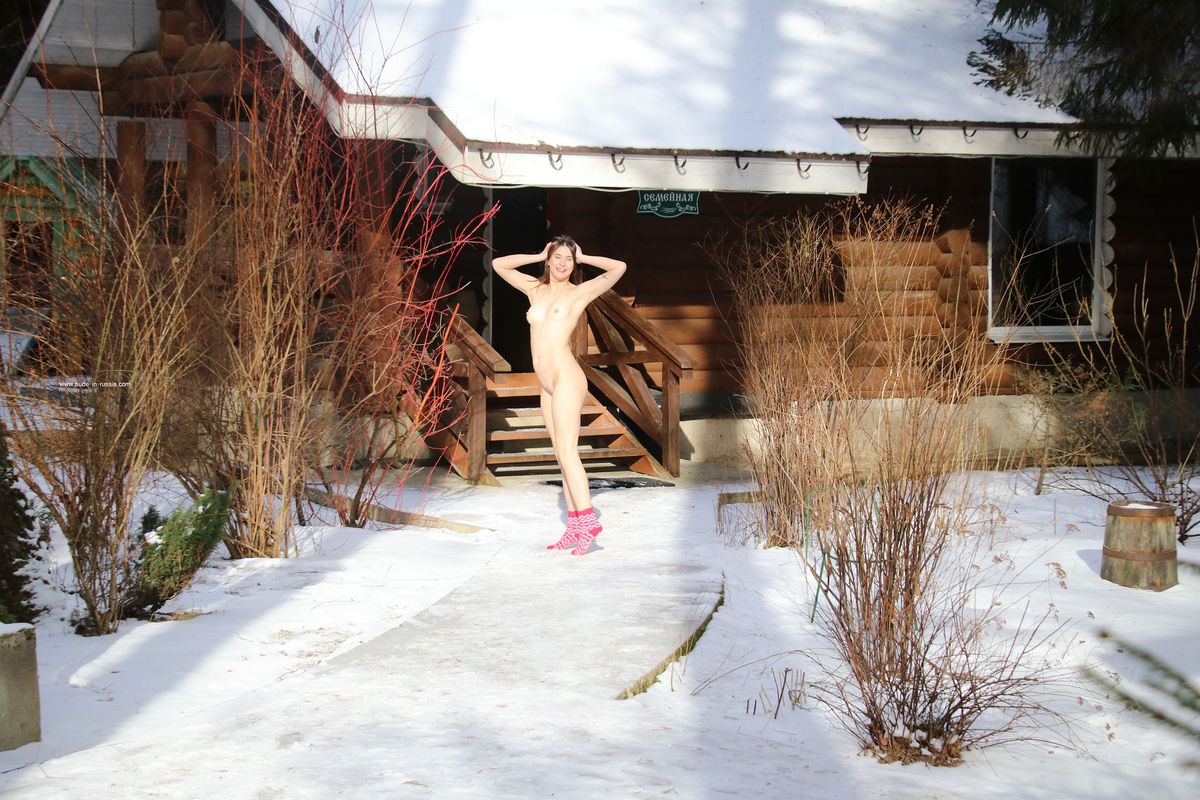 Arina Z from NIR — Flexible in Winter in the Cold !