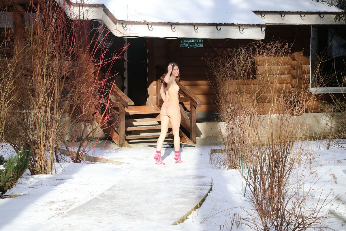 Arina Z from NIR — Flexible in Winter in the Cold !