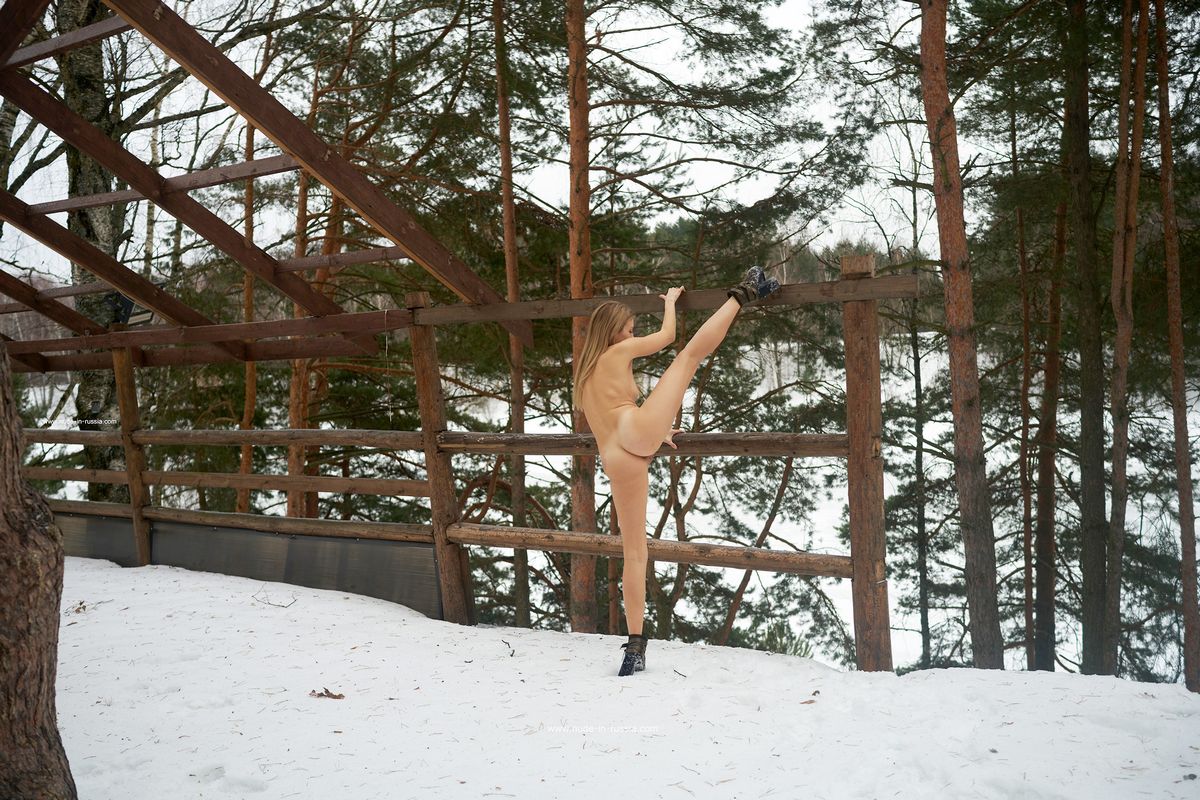 Betty Swan — Good Stretching !