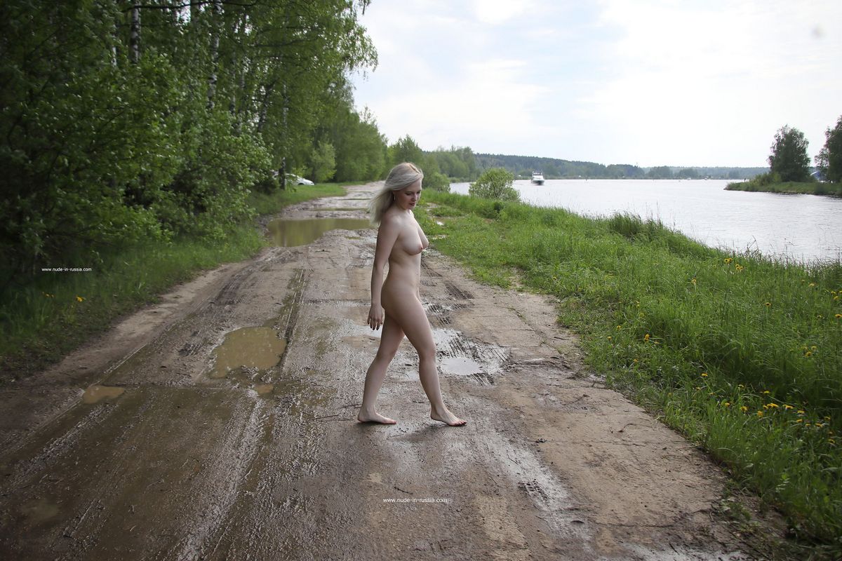 Ellie Solar — On the Moscow-Volga Canal !