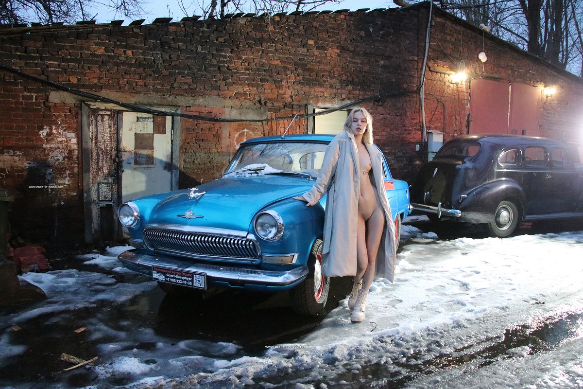 Lizzy from NIR — Oldtimer Volga GAZ 21 !