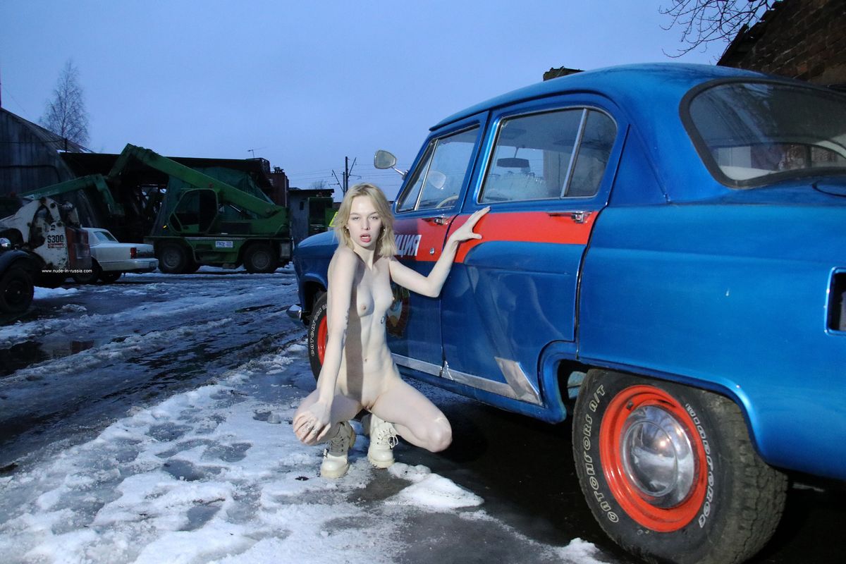 Lizzy from NIR — Oldtimer Volga GAZ 21 !
