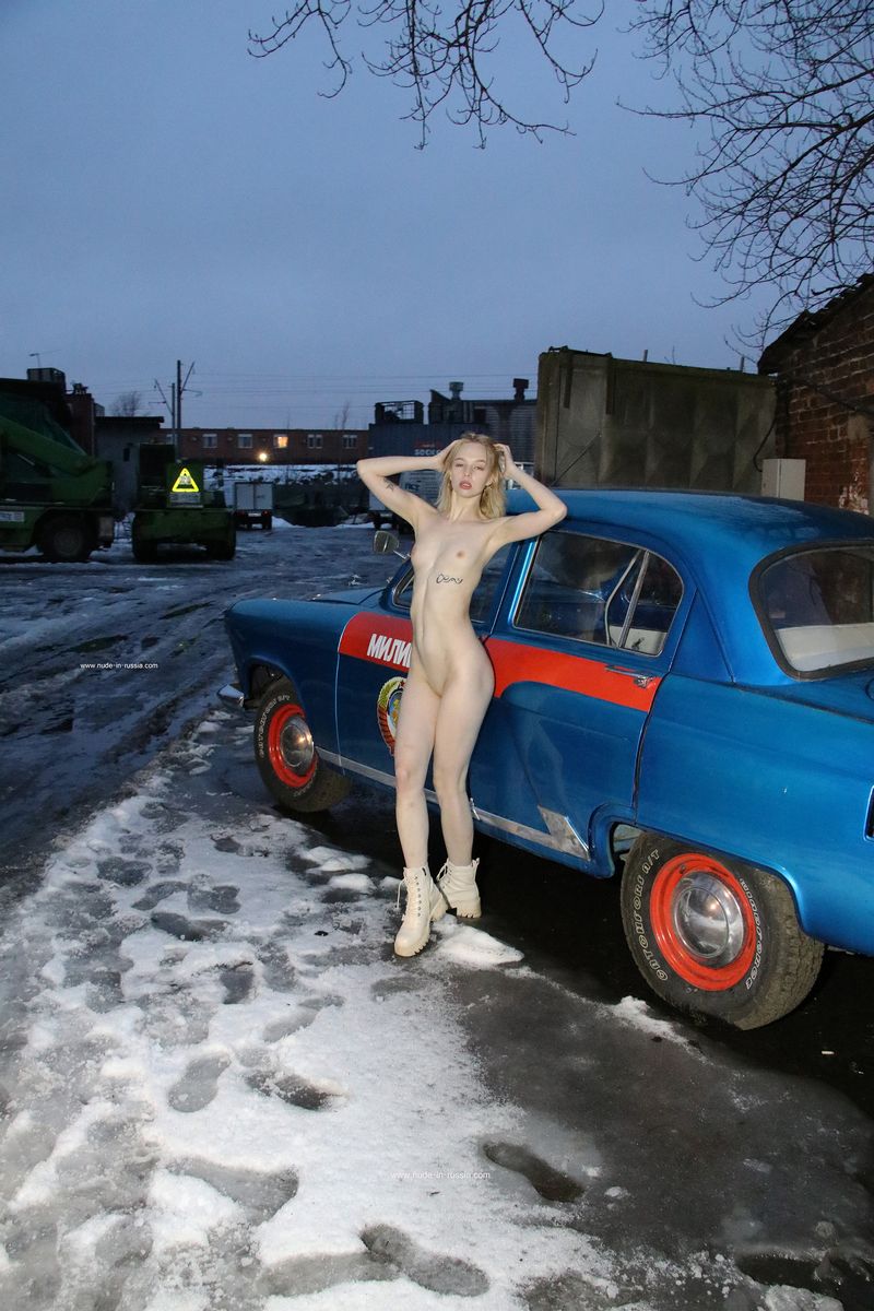 Lizzy from NIR — Oldtimer Volga GAZ 21 !