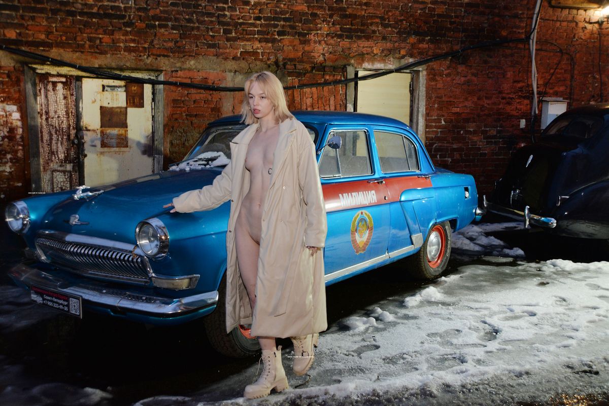 Lizzy from NIR — Oldtimer Volga GAZ 21 !