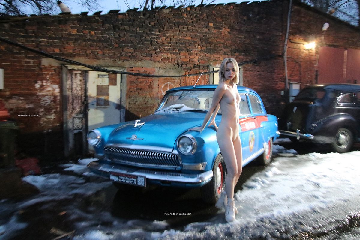Lizzy from NIR — Oldtimer Volga GAZ 21 !
