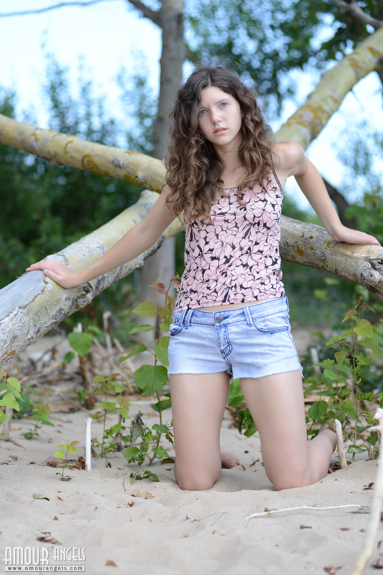 Mari: SUMMER FUN. Cute honey stripping