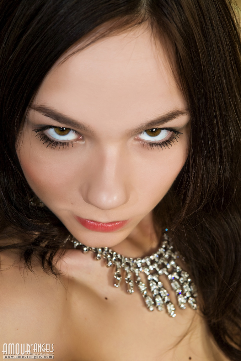 Mimi: JEWELRY. Teen shows delights