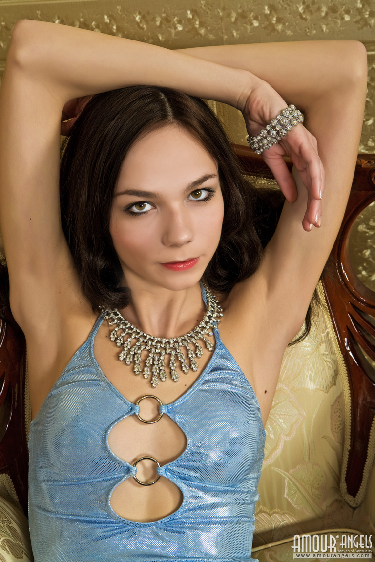 Mimi: JEWELRY. Teen shows delights