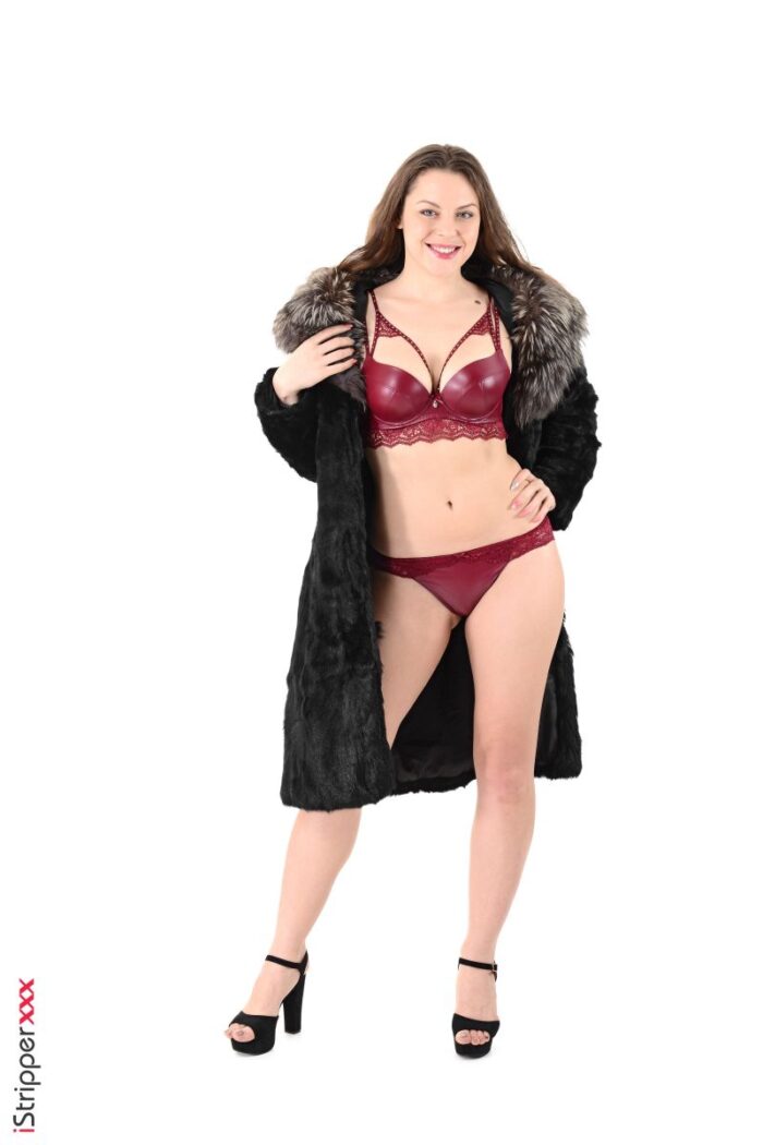 Sofia Curly: Living In Luxury