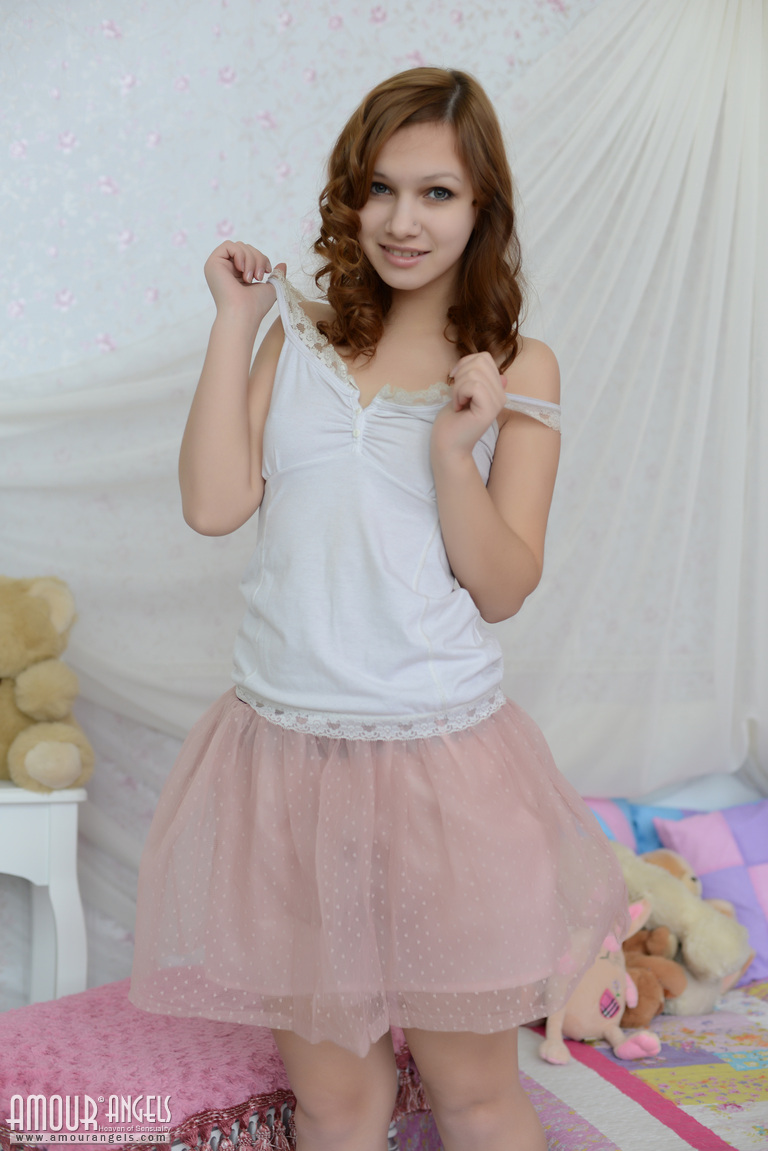 Lara: NUDE TEENIE. Smiling cutie on bed