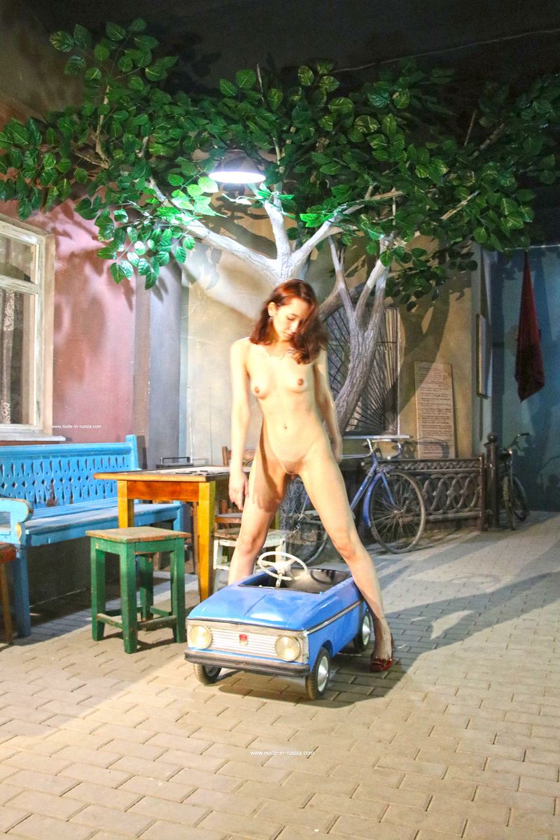 Alison Lip — Soviet Pedal Car Moskvich