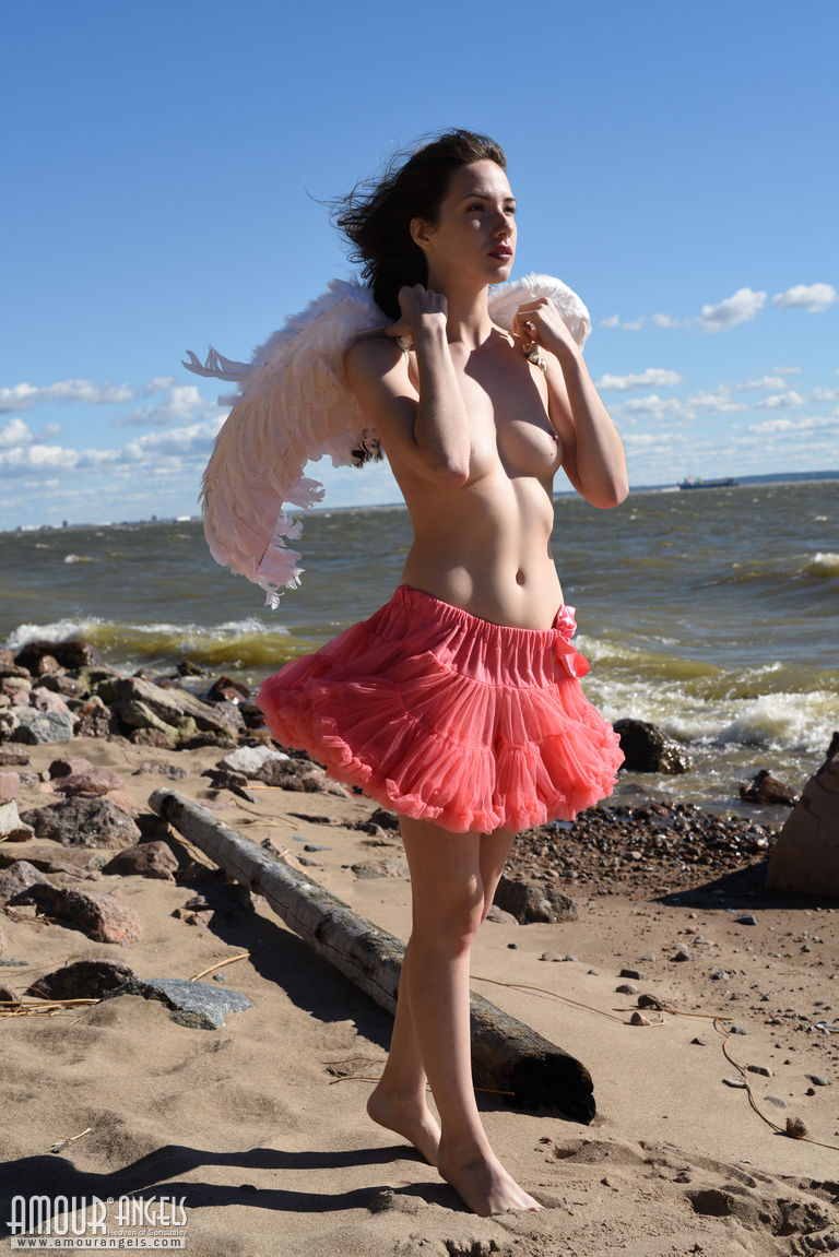 Dama: FREE ANGEL. Burning bright