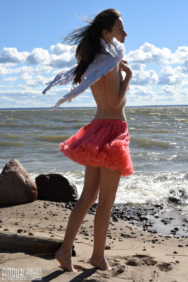 Dama: FREE ANGEL. Burning bright
