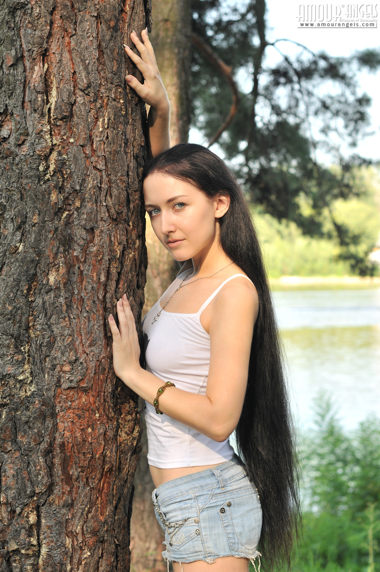 Lisi: RIVERSIDE. Gorgeous nude teen