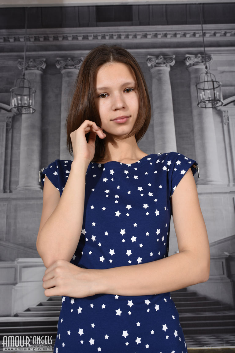 Loli: SIMPLE MOTION. Cutie in a blue dress