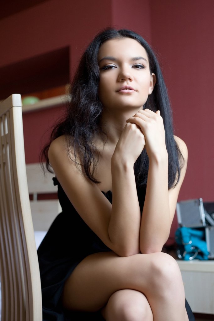 Uninhibited, sensual and ultra confident, Dalida's allure is simply effortless, especially when gazes seductively at the camera while striking a pose.