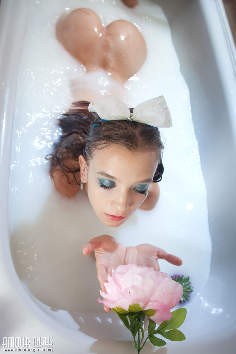 Alisabelle: LATTE. The finest bath ever