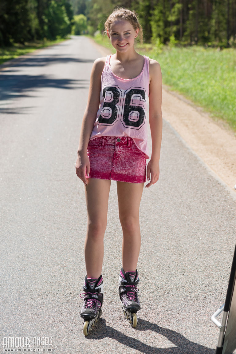 Faina: ROLLERDROME. The hottest skater ever