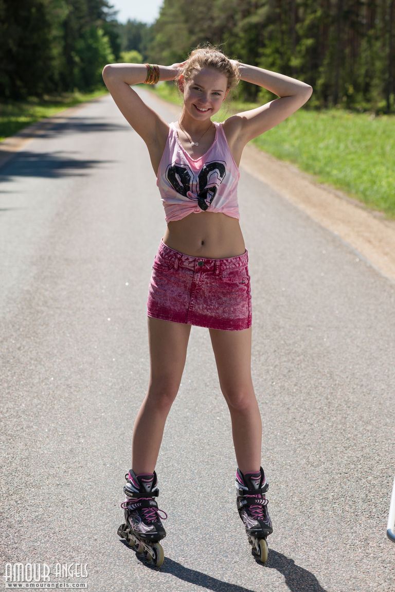 Faina: ROLLERDROME. The hottest skater ever