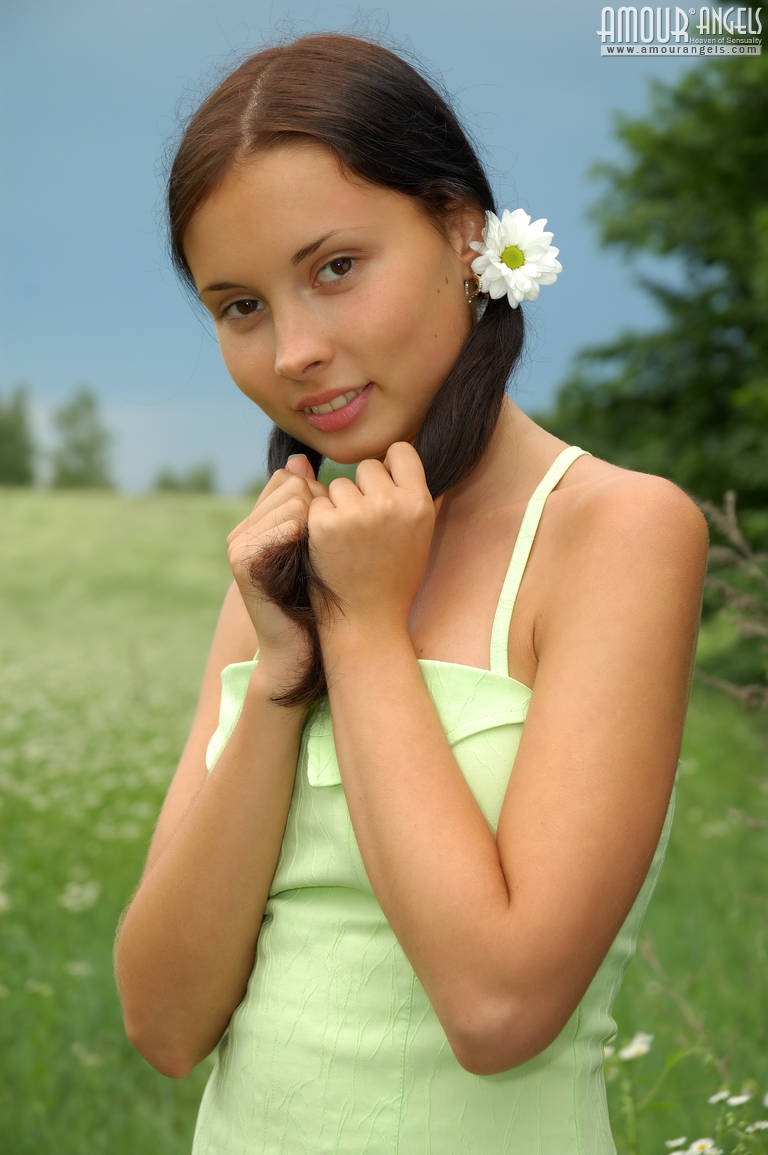 Nastya: CAMOMILES. Unbelievable Angel with Chamomiles