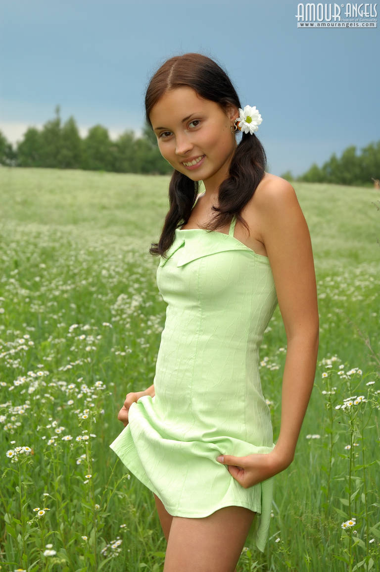 Nastya: CAMOMILES. Unbelievable Angel with Chamomiles